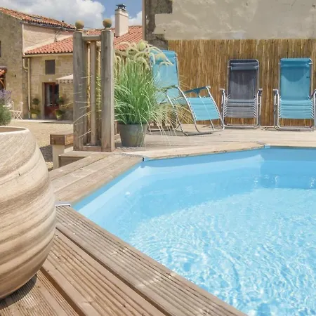 Three-bedroom Holiday In Salles Les Aulnay Prázdninový dům Aulnay (Charente-Maritime)