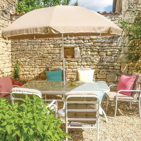 Three-bedroom Holiday In Salles Les Aulnay Aulnay (Charente-Maritime)