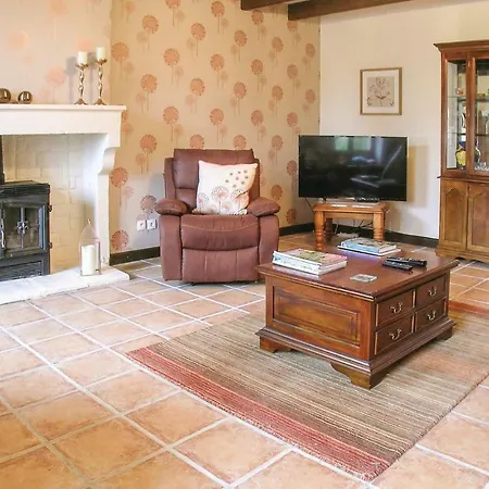 Prázdninový dům Three-bedroom Holiday In Salles Les Aulnay