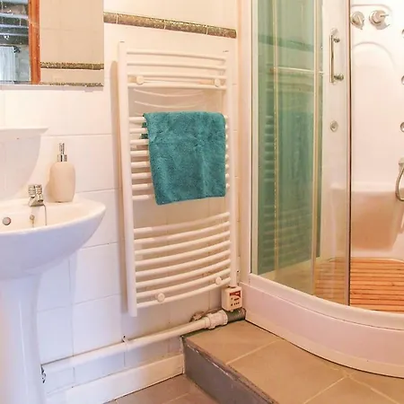 Three-bedroom Holiday In Salles Les Aulnay