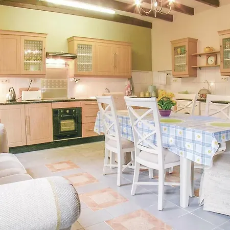 Three-bedroom Holiday In Salles Les Aulnay Prázdninový dům Aulnay (Charente-Maritime)