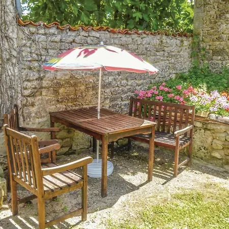 Three-bedroom Holiday In Salles Les Aulnay *