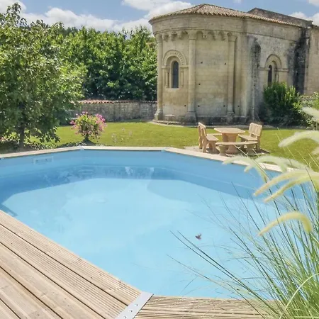 Three-bedroom Holiday In Salles Les Aulnay *