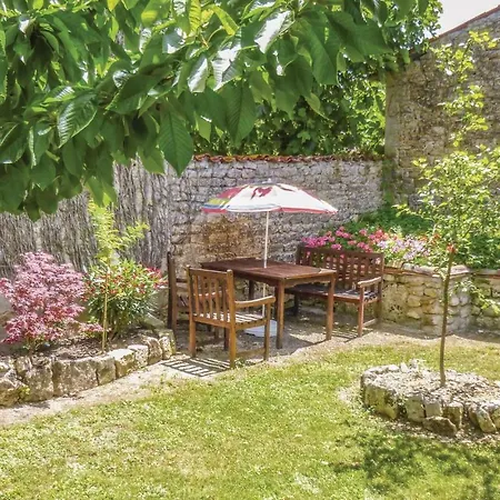 Three-bedroom Holiday In Salles Les Aulnay *